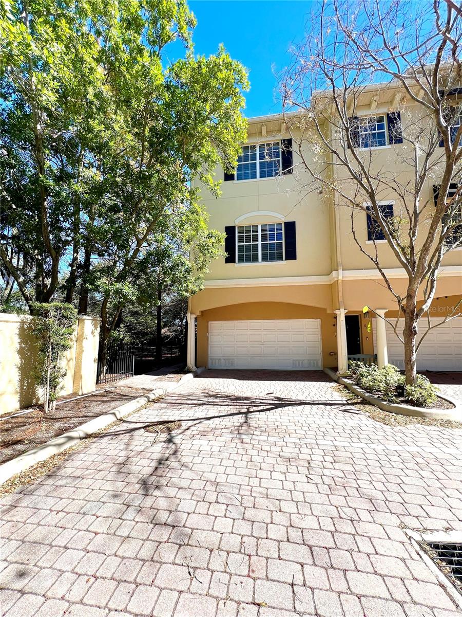 809 Harbor Oak Ln