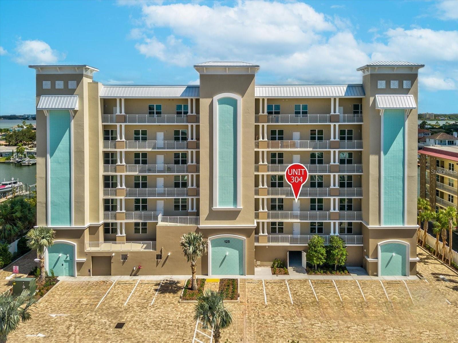 125 Island Way #304