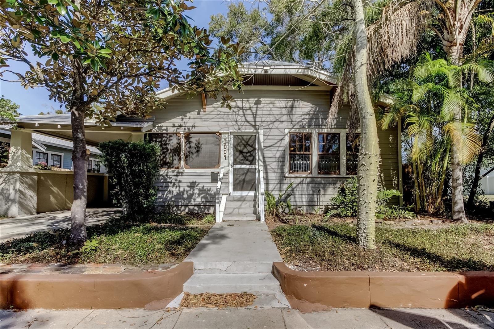 1004 E Crenshaw St