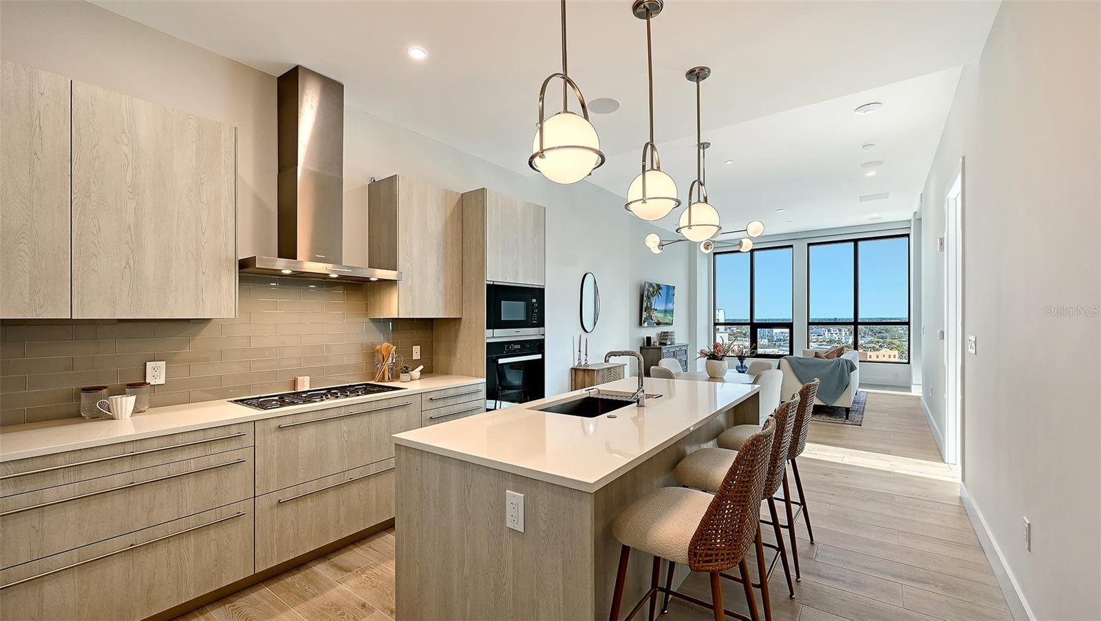 33 S Palm Ave #904
