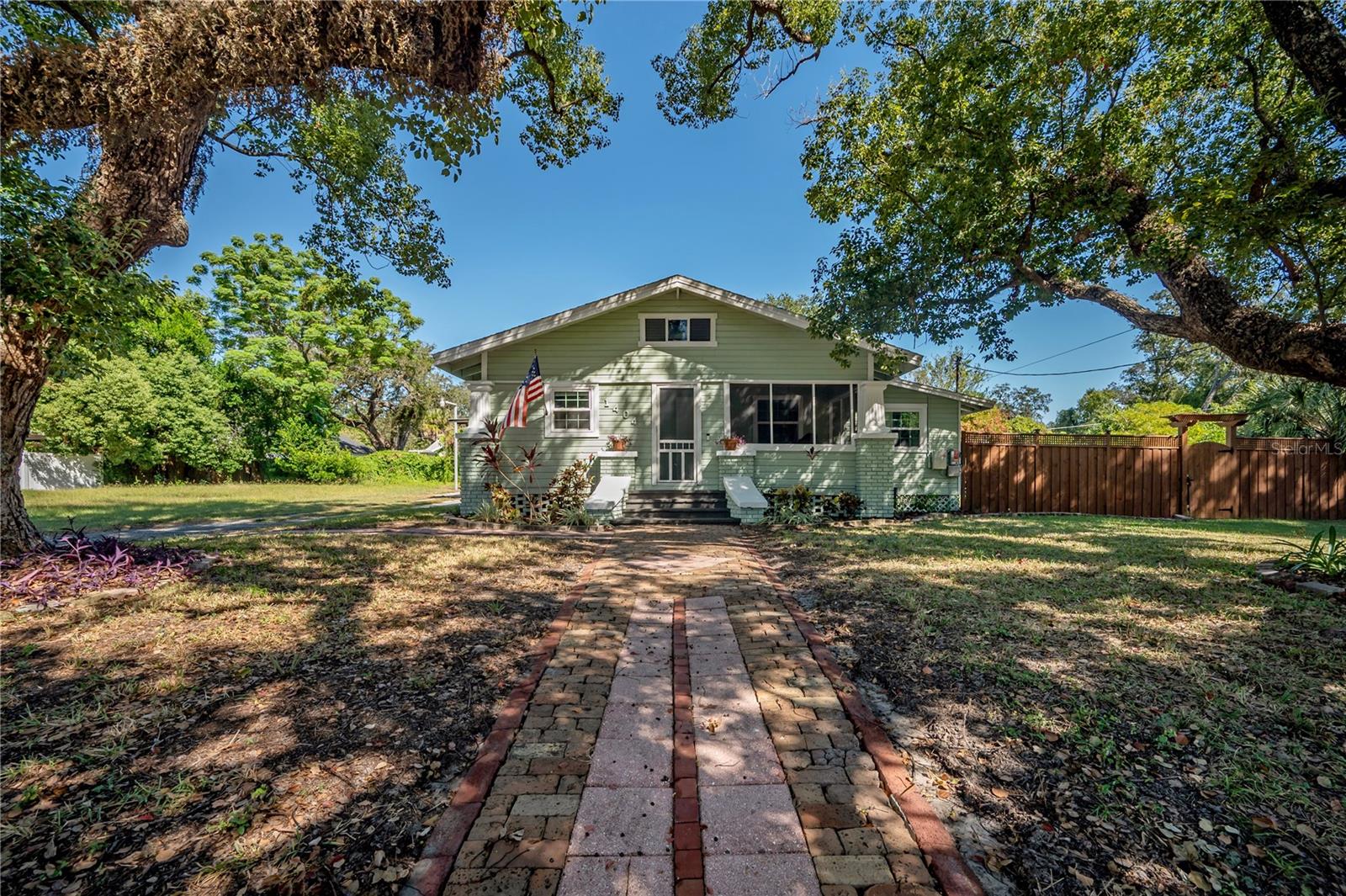 1404 E Cayuga St