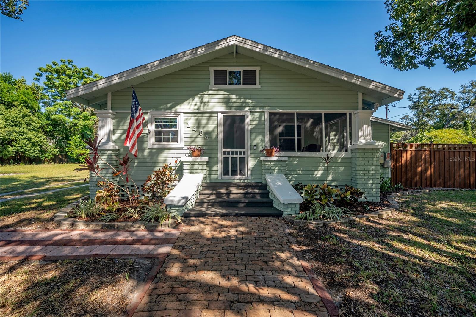 1404 E Cayuga St