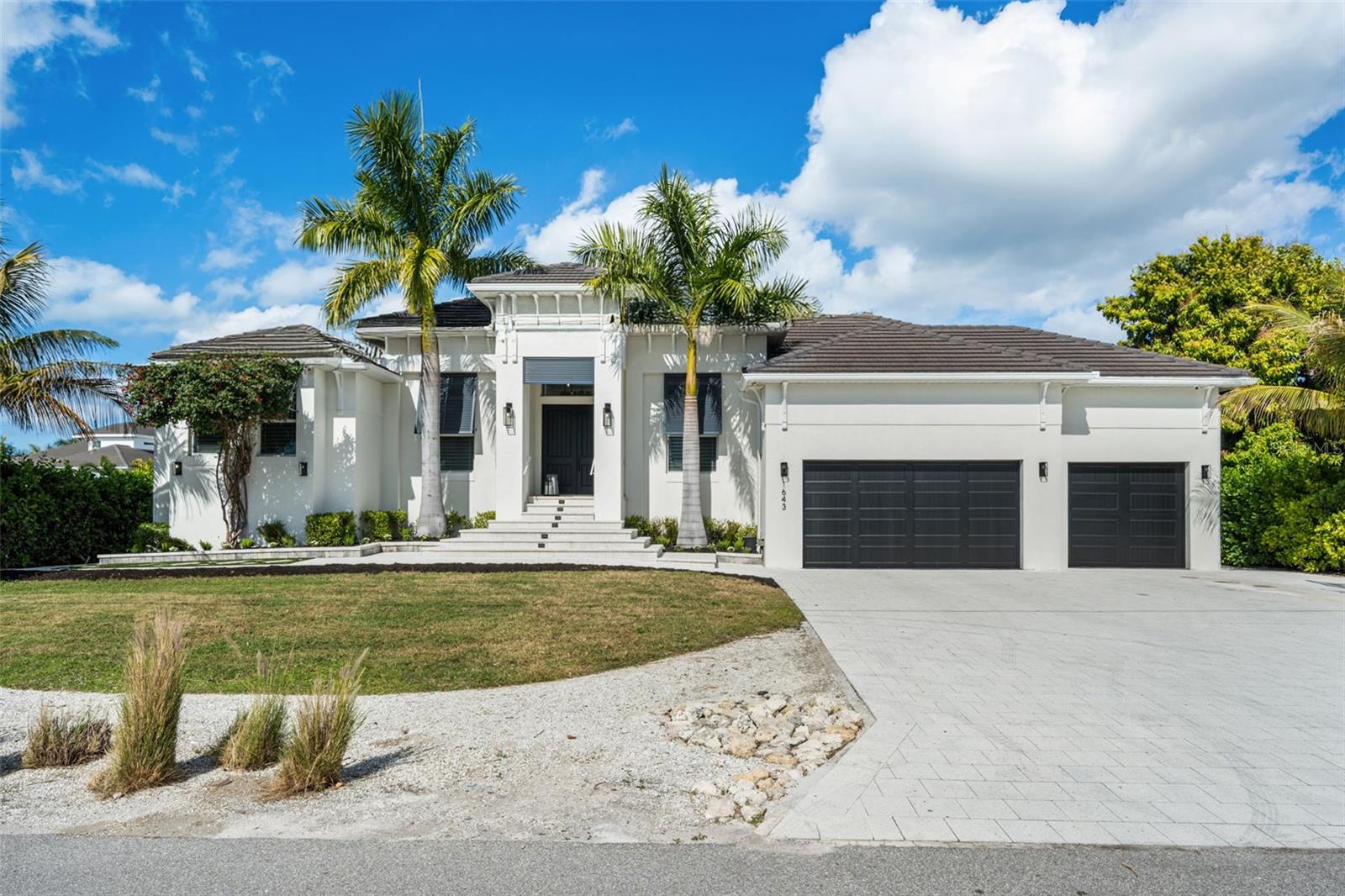 1643 Stanford Ln