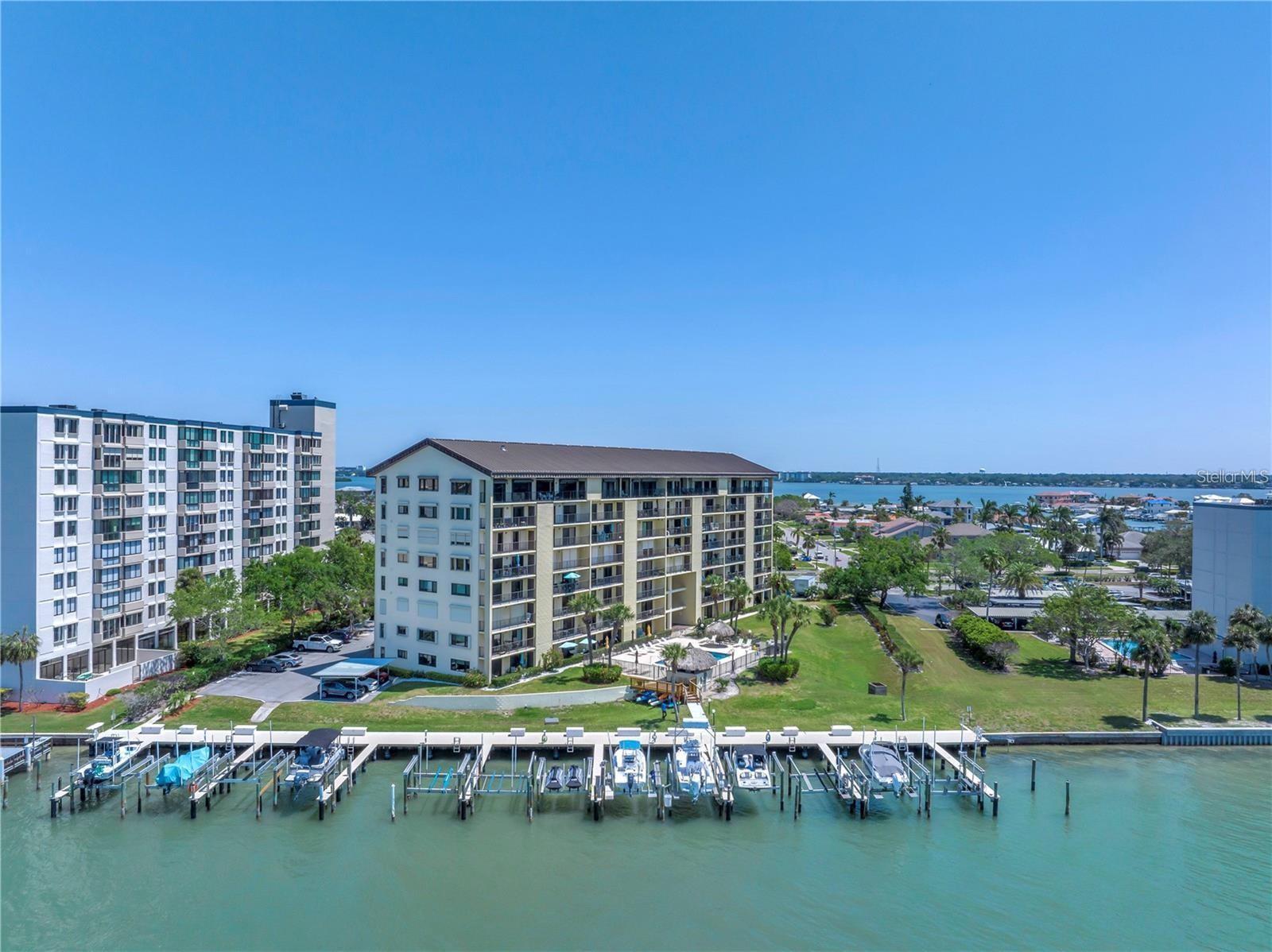 650 Island Way #204