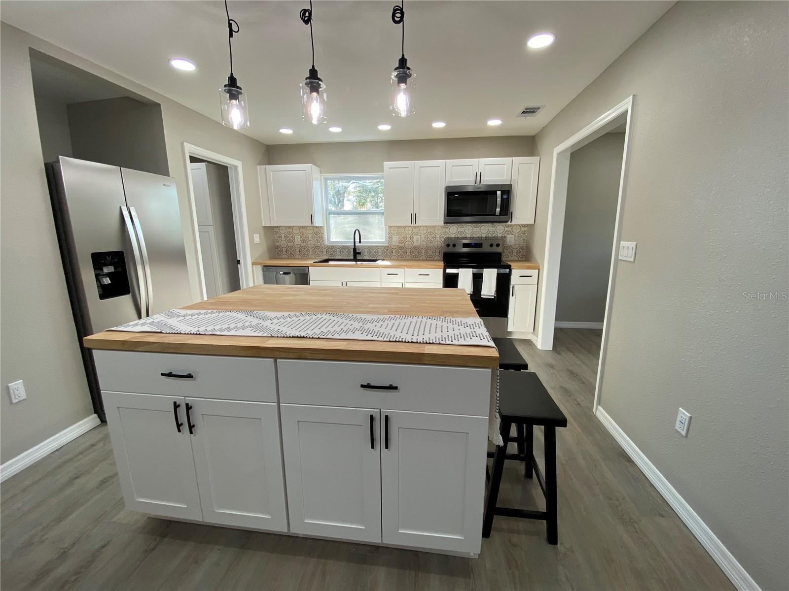12704 Lacey Dr