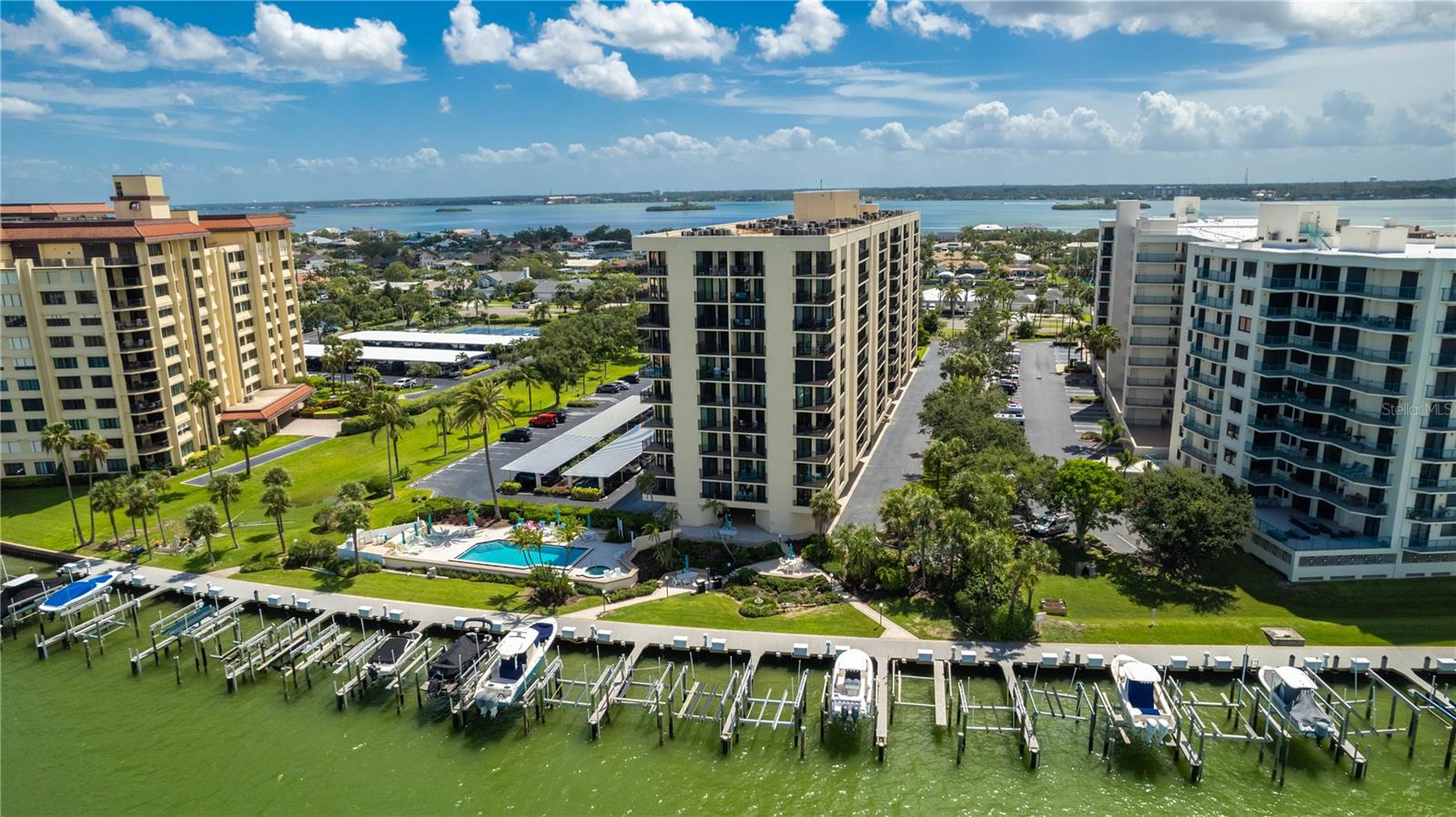 690 Island Way #1005