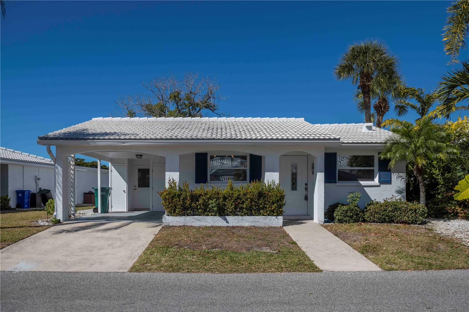 563 Spanish Dr S