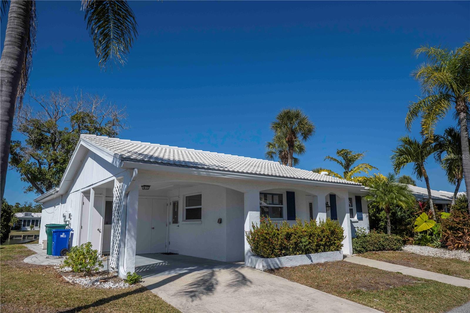 563 Spanish Dr S