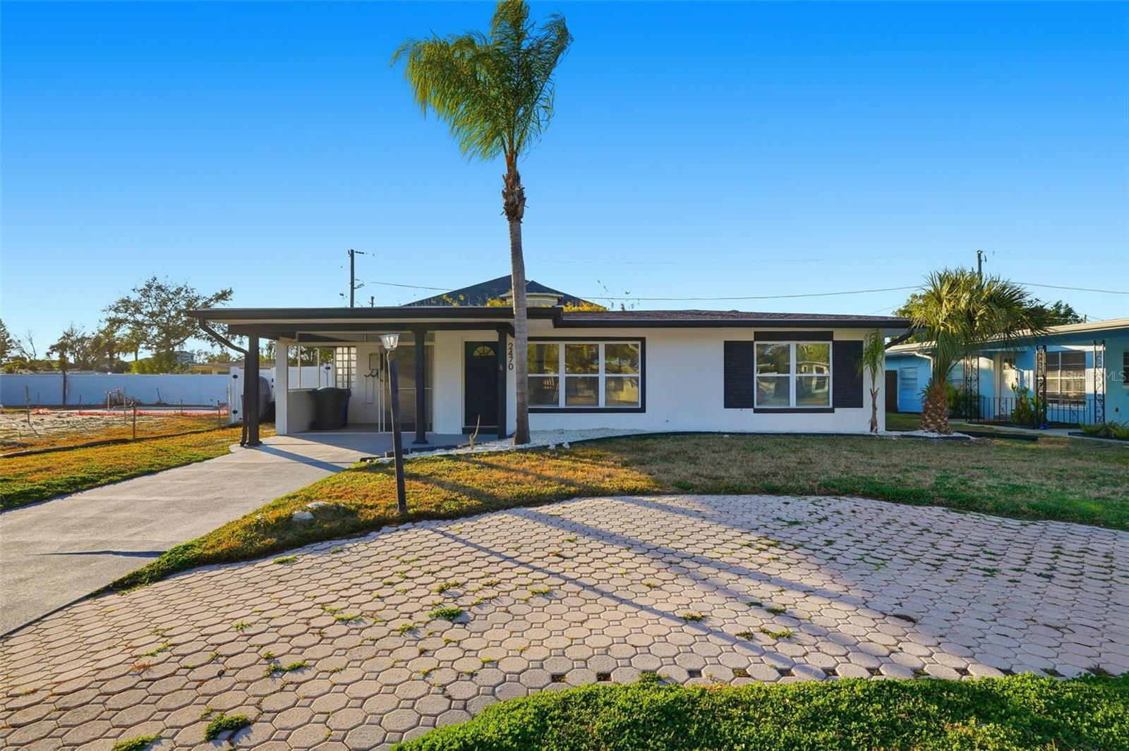 2470 Del Rio Way