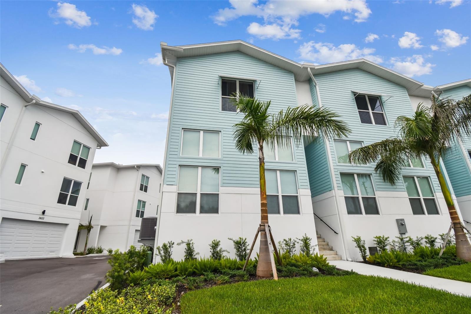 3840 Pompano Dr SE