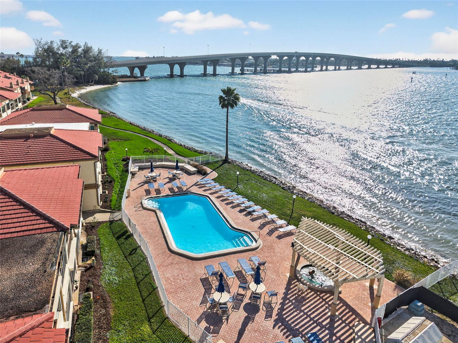 6210 Sun Blvd #112