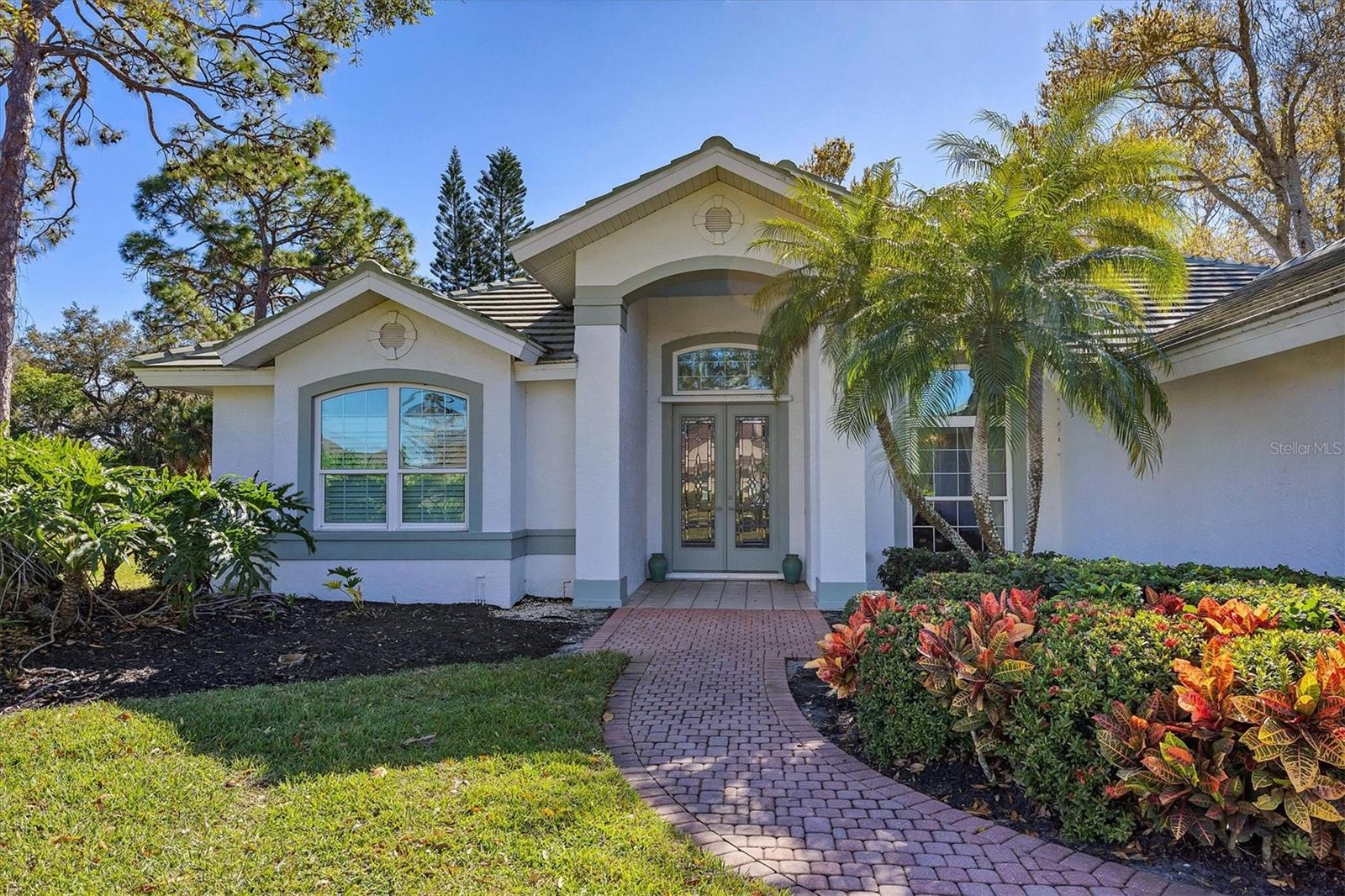 8684 Woodbriar Dr