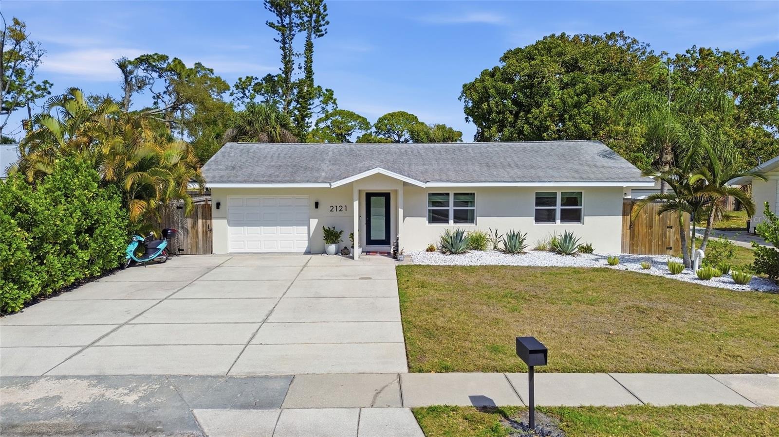 2121 Palm Ter