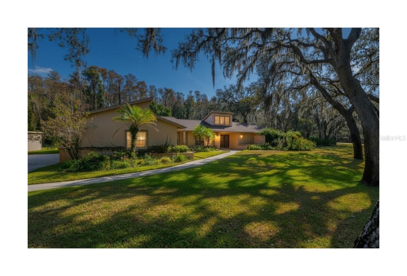 10206 Lakeview Dr