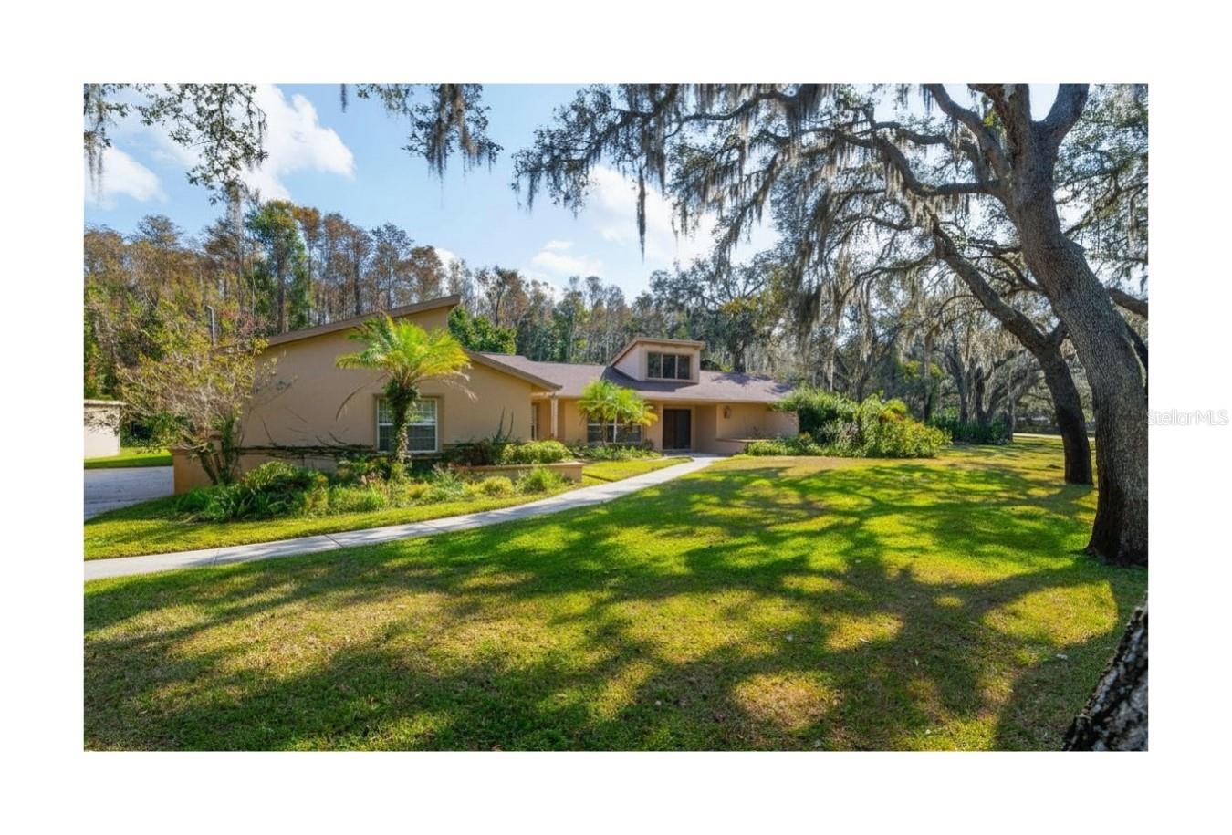 10206 Lakeview Dr
