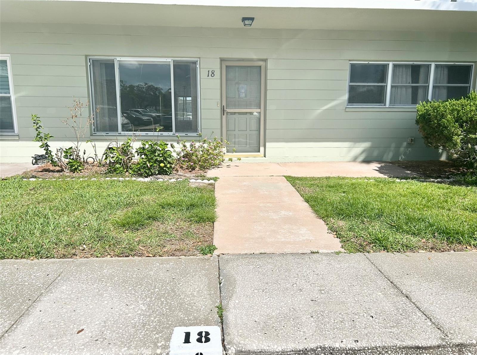 2400 Columbia Dr #18
