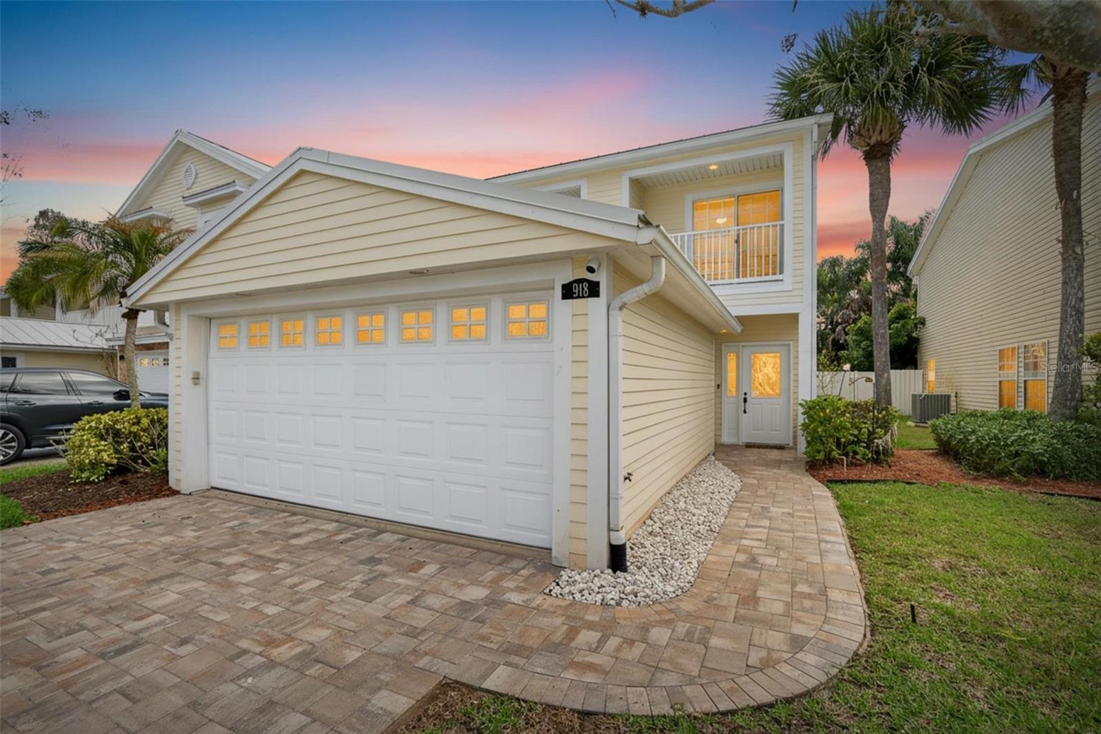 918 Woodbridge CT