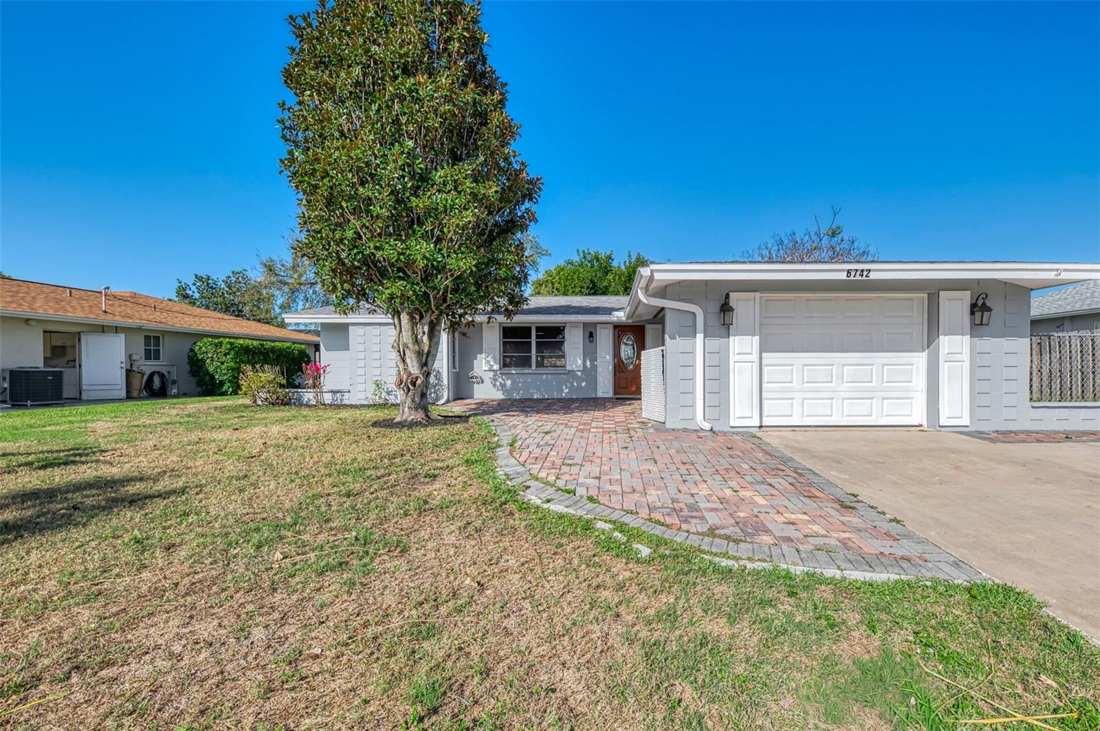 6742 Bowline Dr