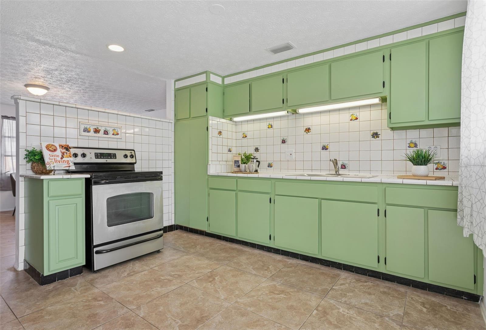 8105 Alpine Ave