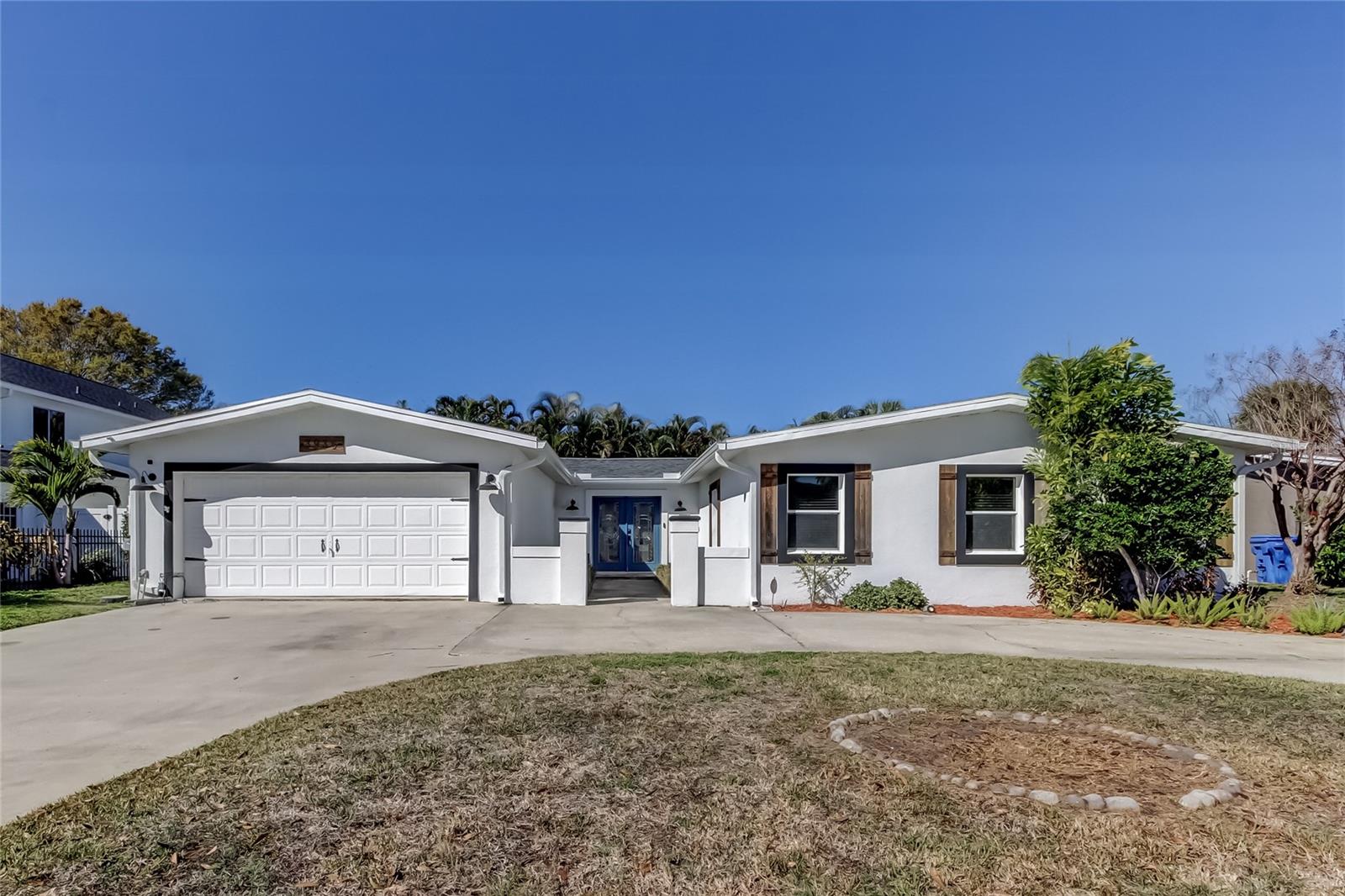 3936 E Eden Roc Cir