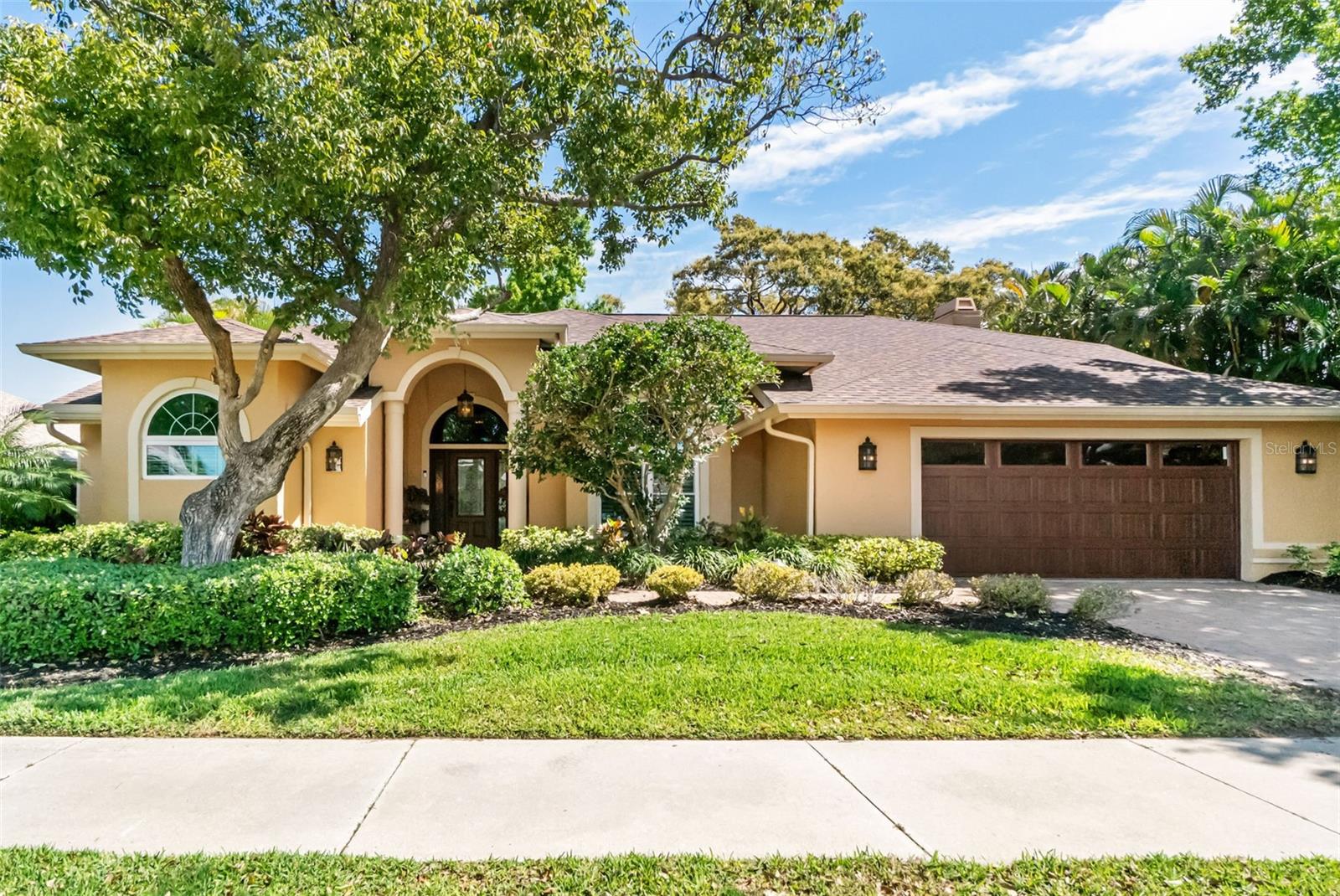 8309 Shadow Pine Way