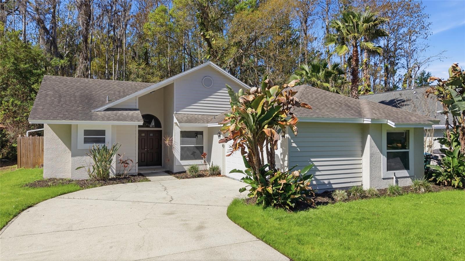 812 Crestridge Dr