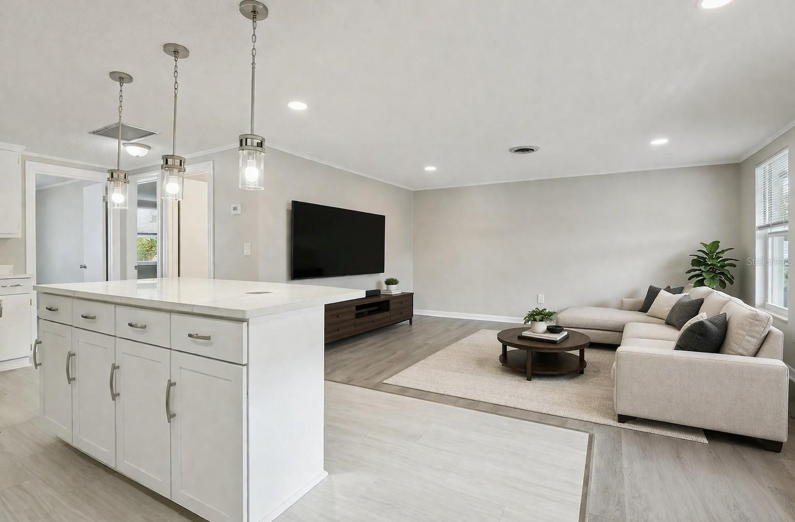 1018 Osprey CT
