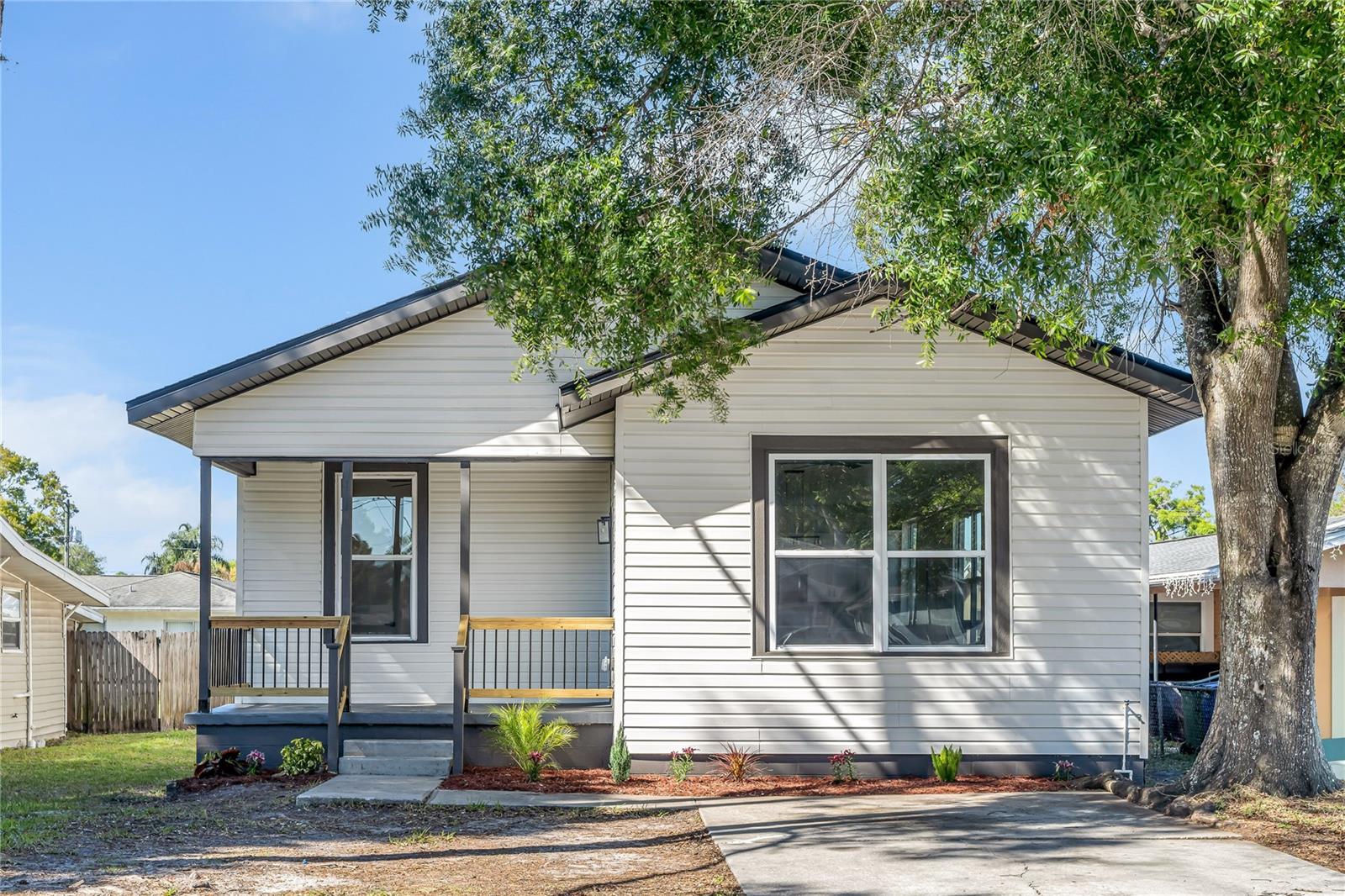 1807 W Cluster Ave