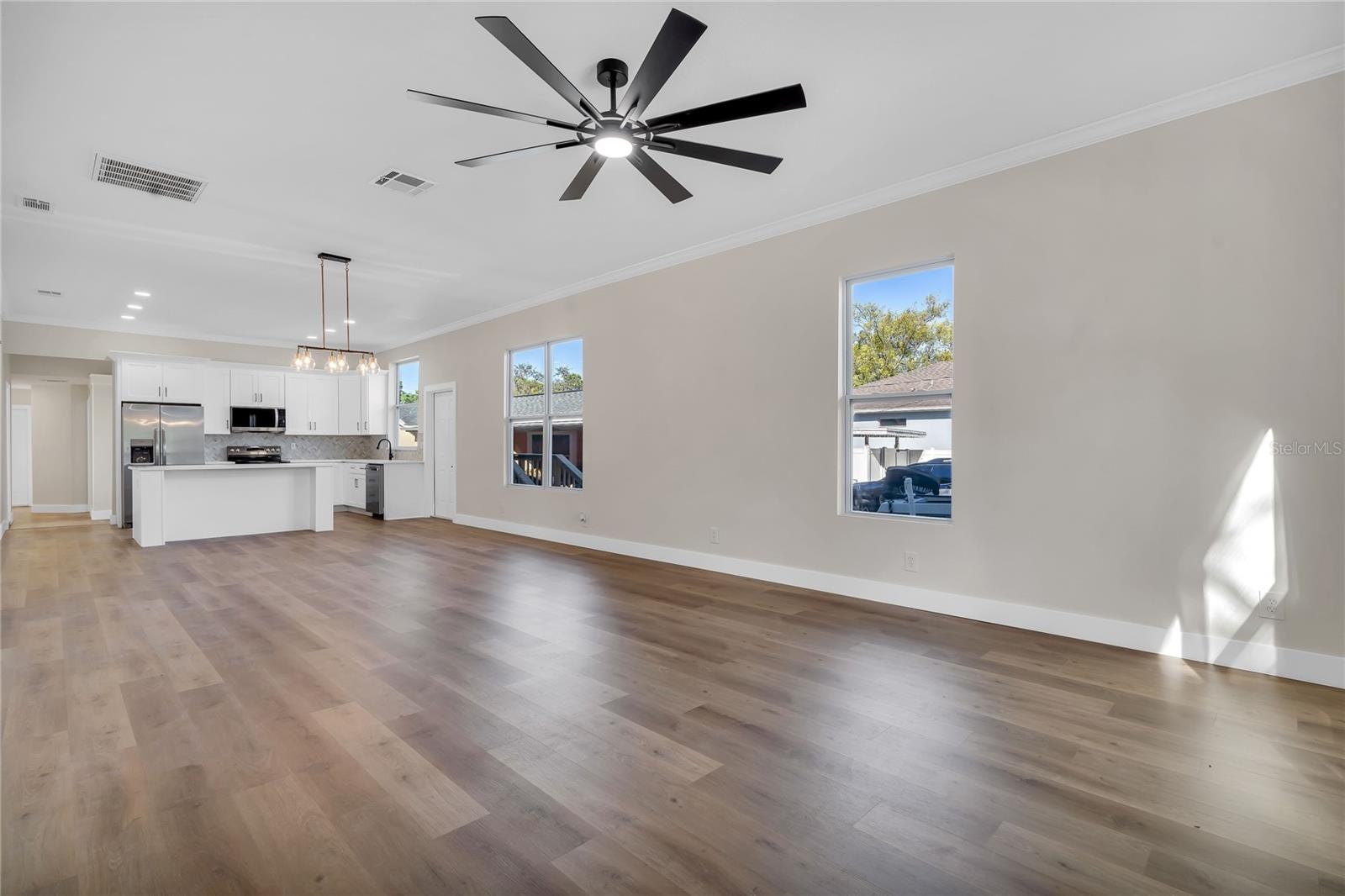 1807 W Cluster Ave