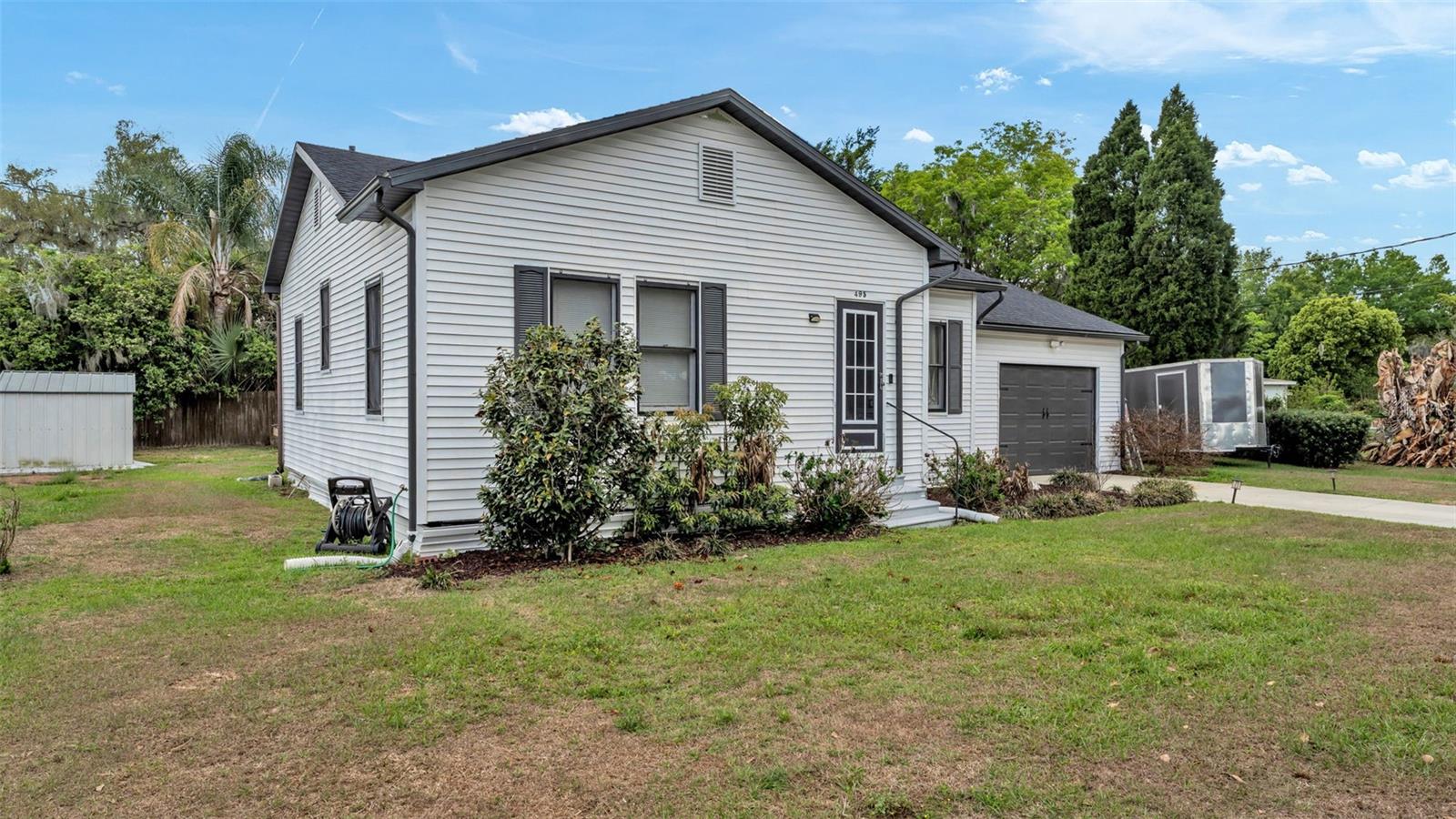 495 W Plumosa St
