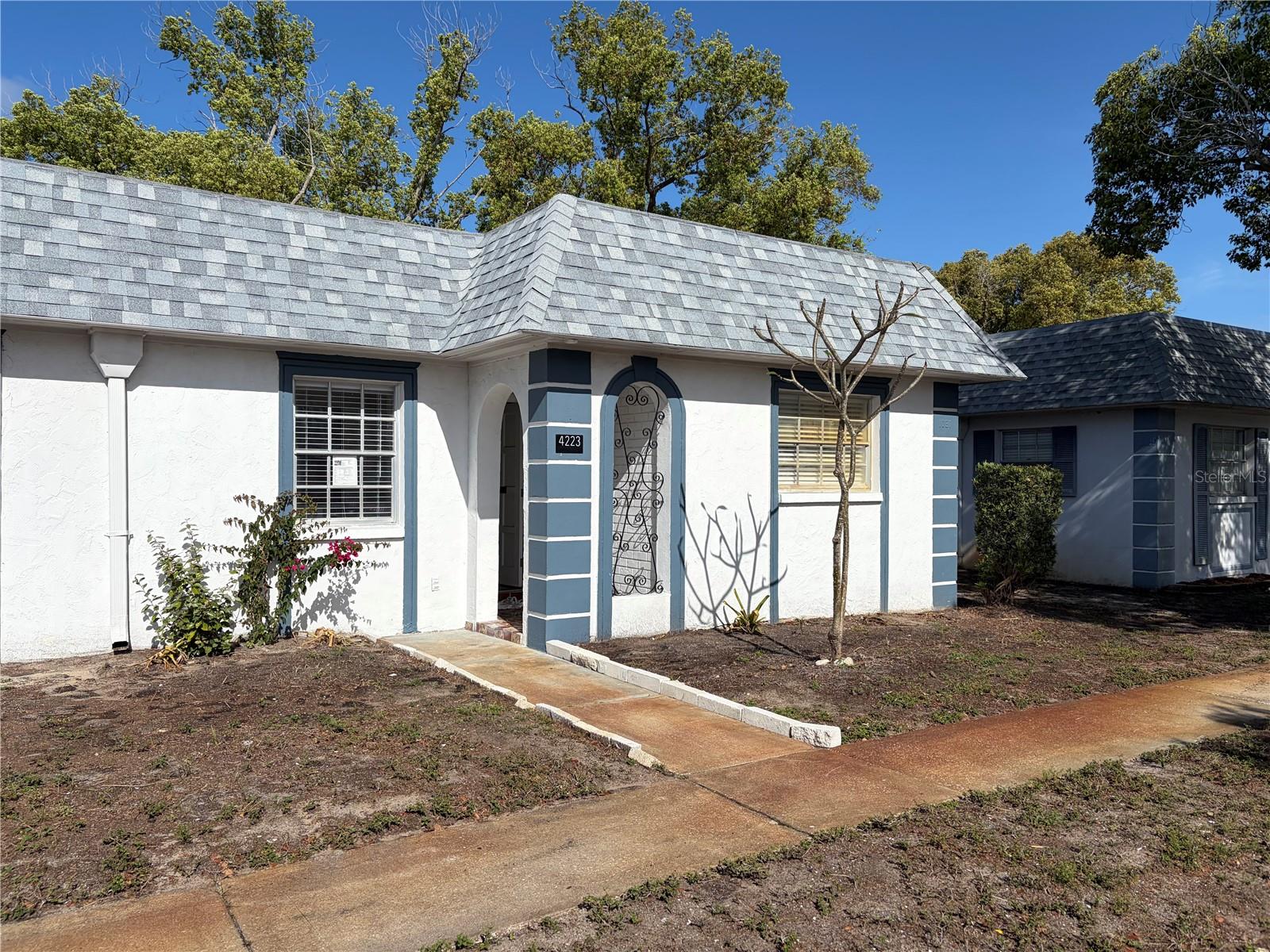 4223 E Sheldon Pl #23