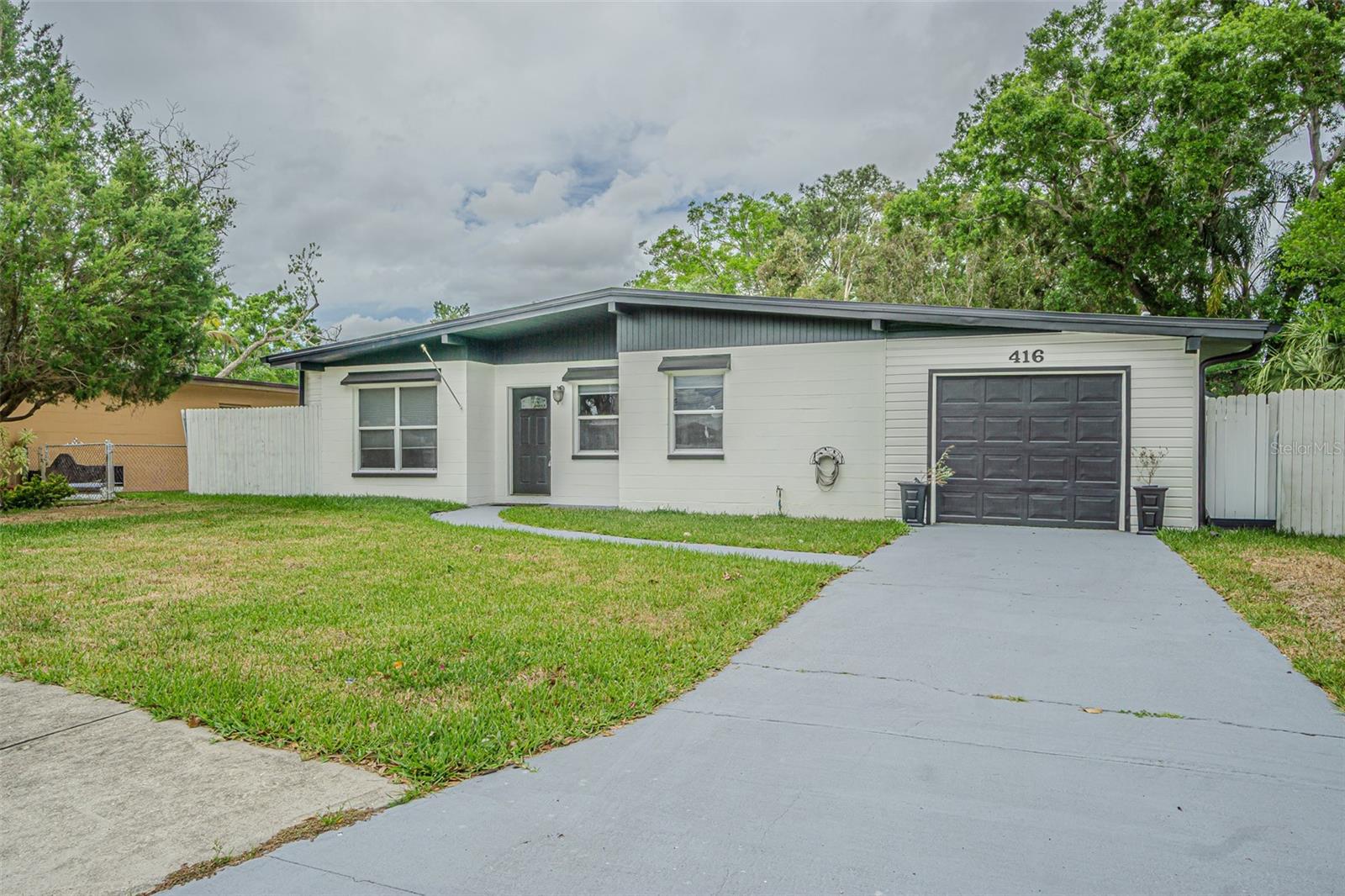 416 Country Club Dr