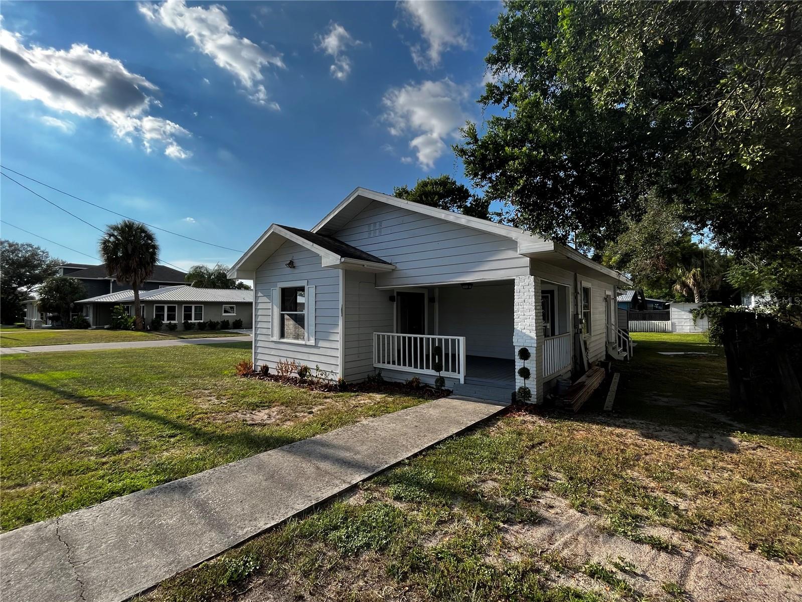 402 E Emma St