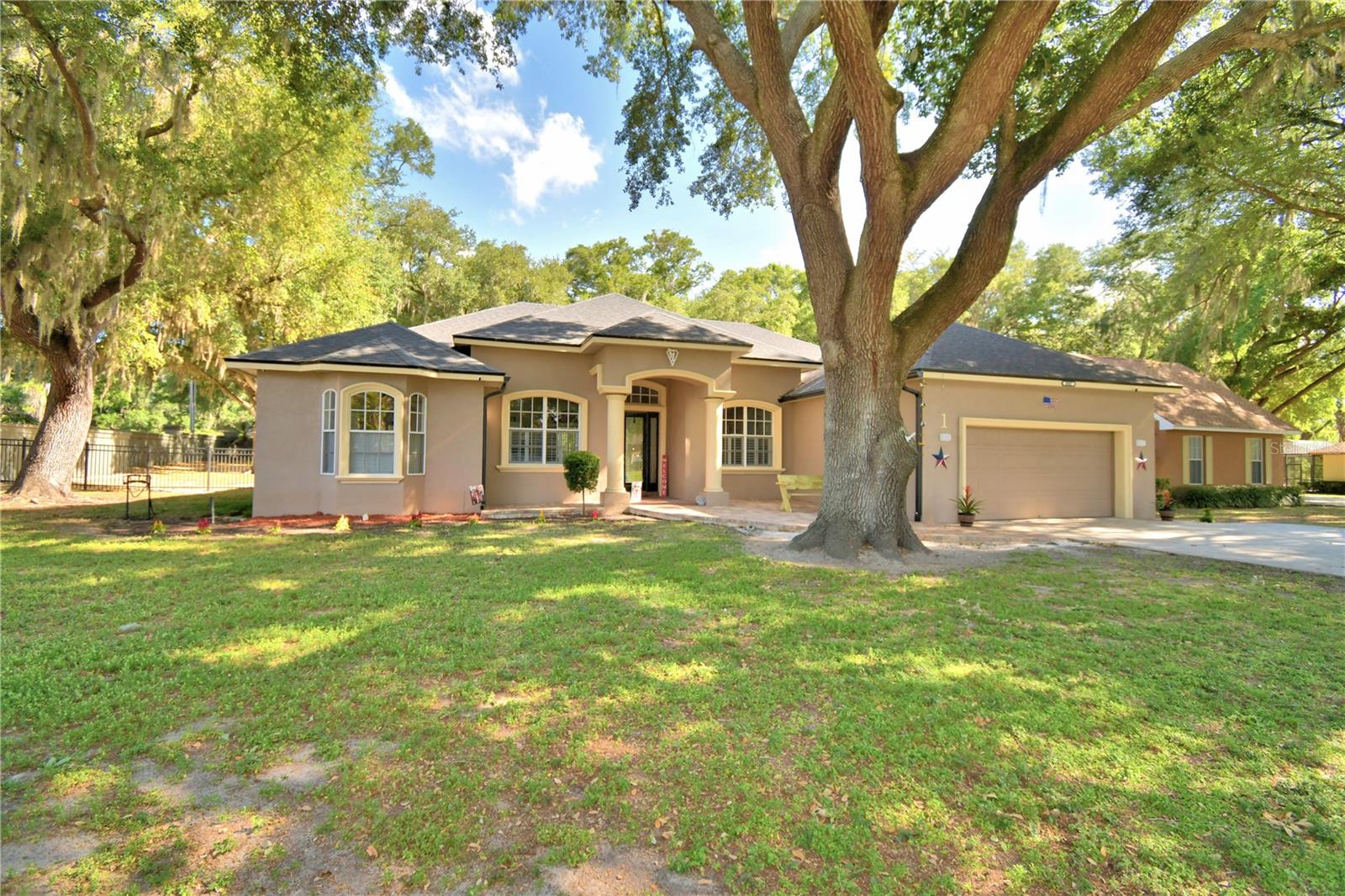 1 Lake Eloise Ln