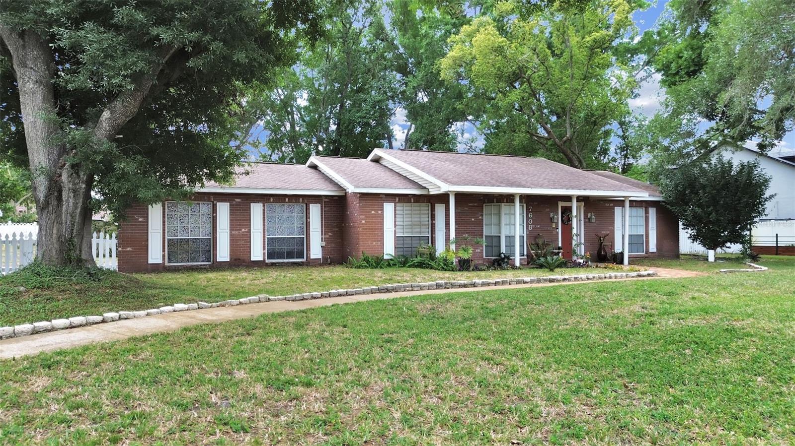 7608 Barry Rd