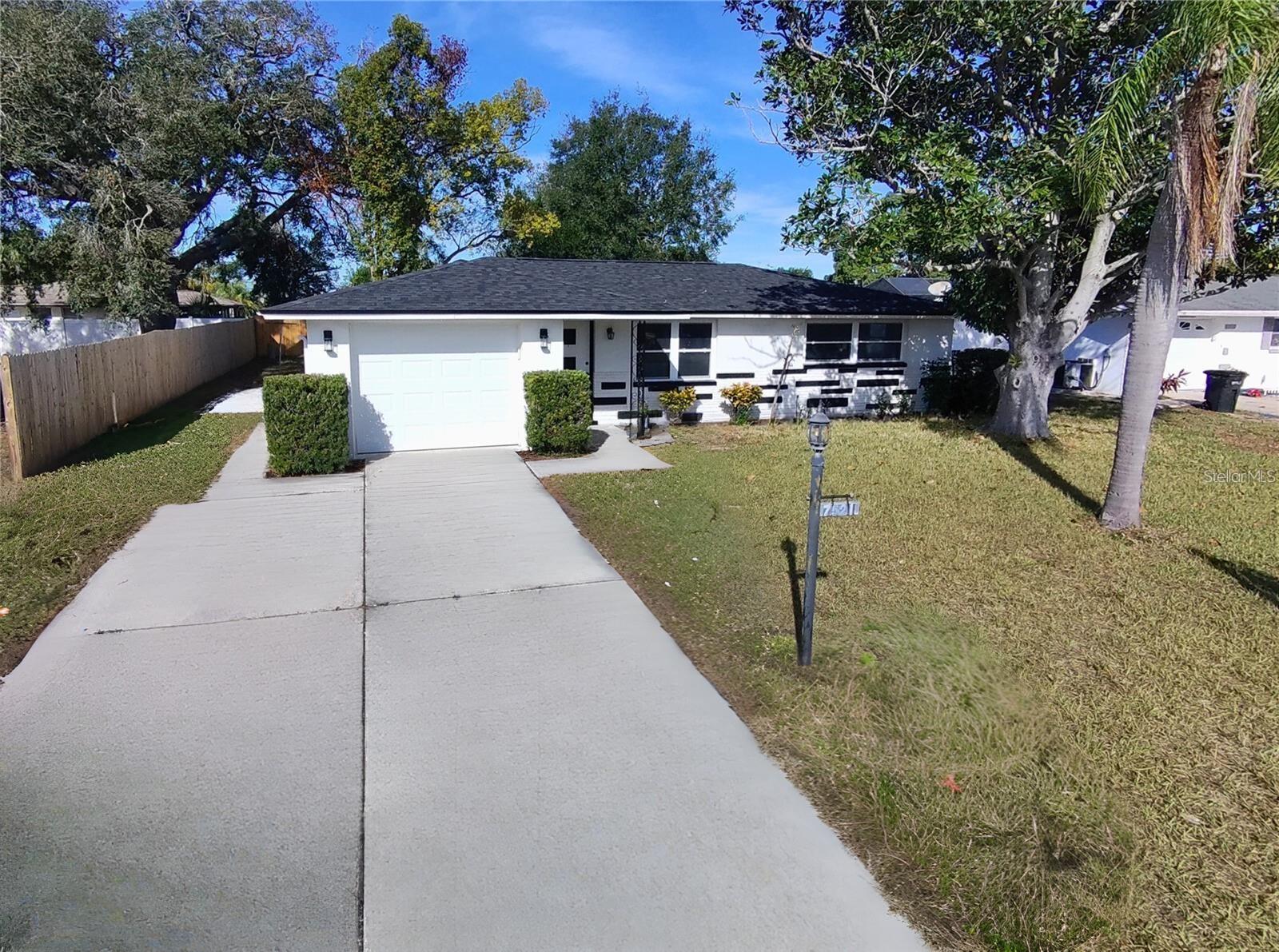7521 Bougenville Dr