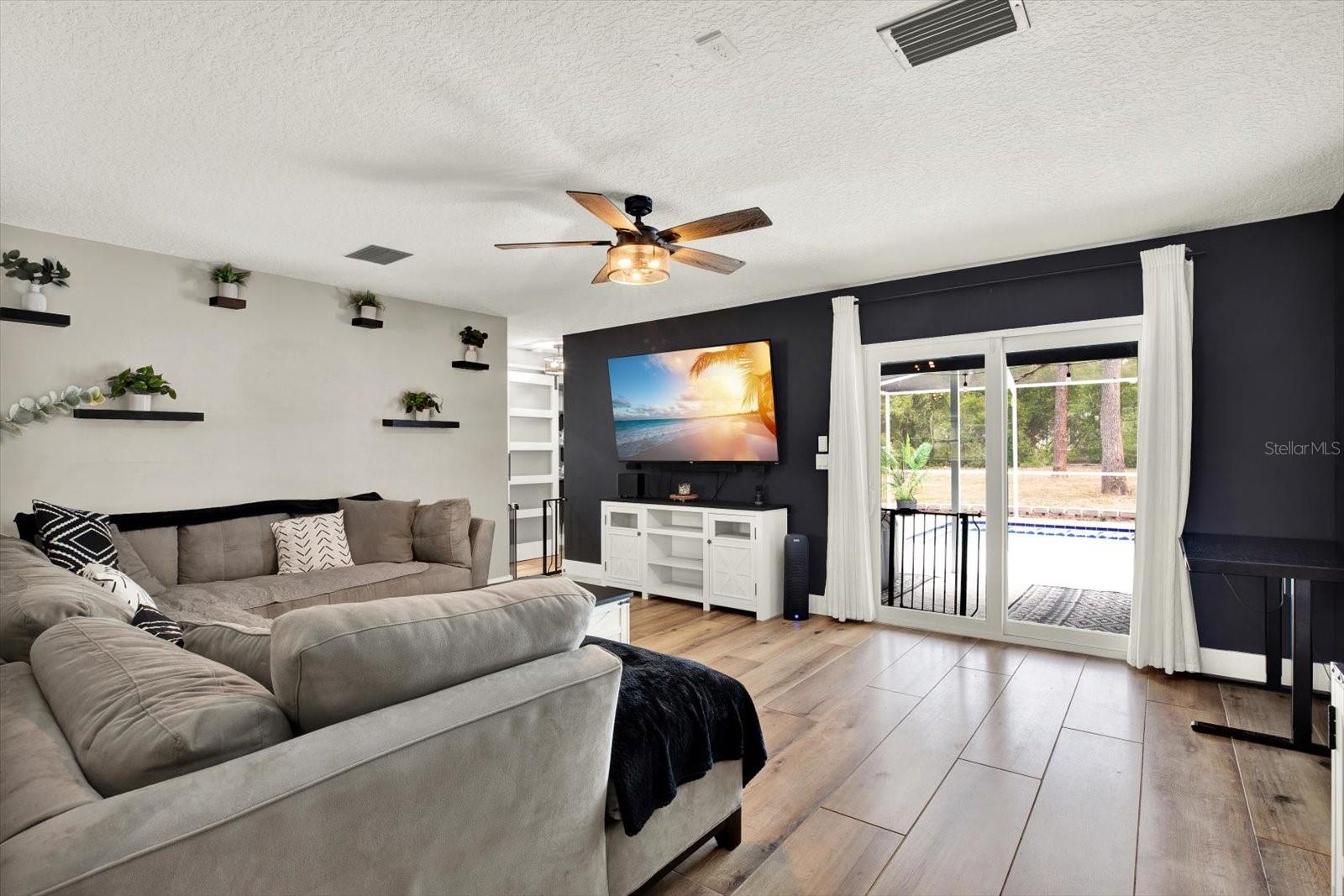4118 Ramona Dr