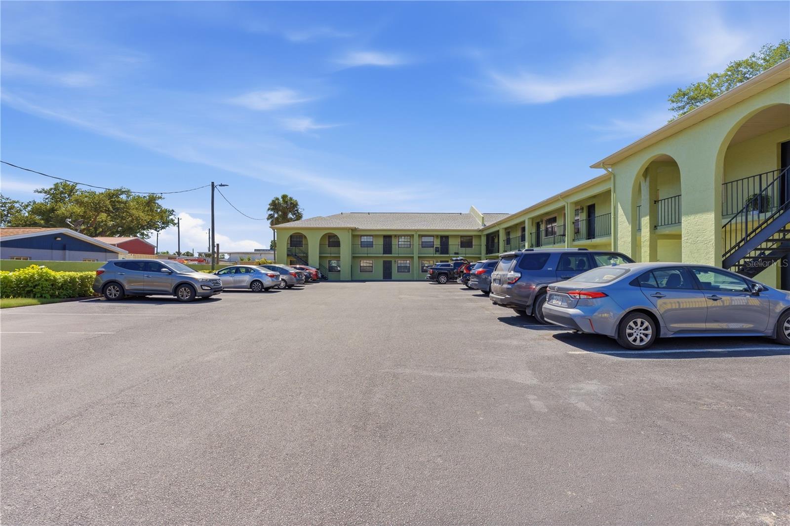 4416 N Clark Ave #13