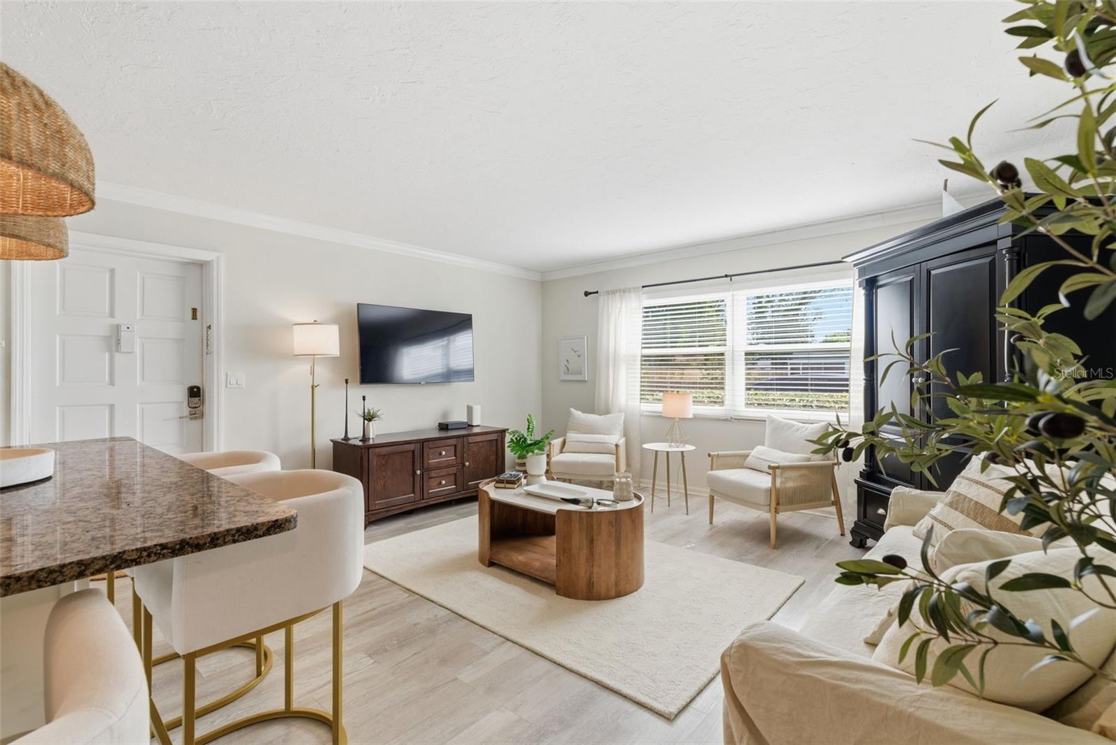 5800 Hollywood Blvd #214