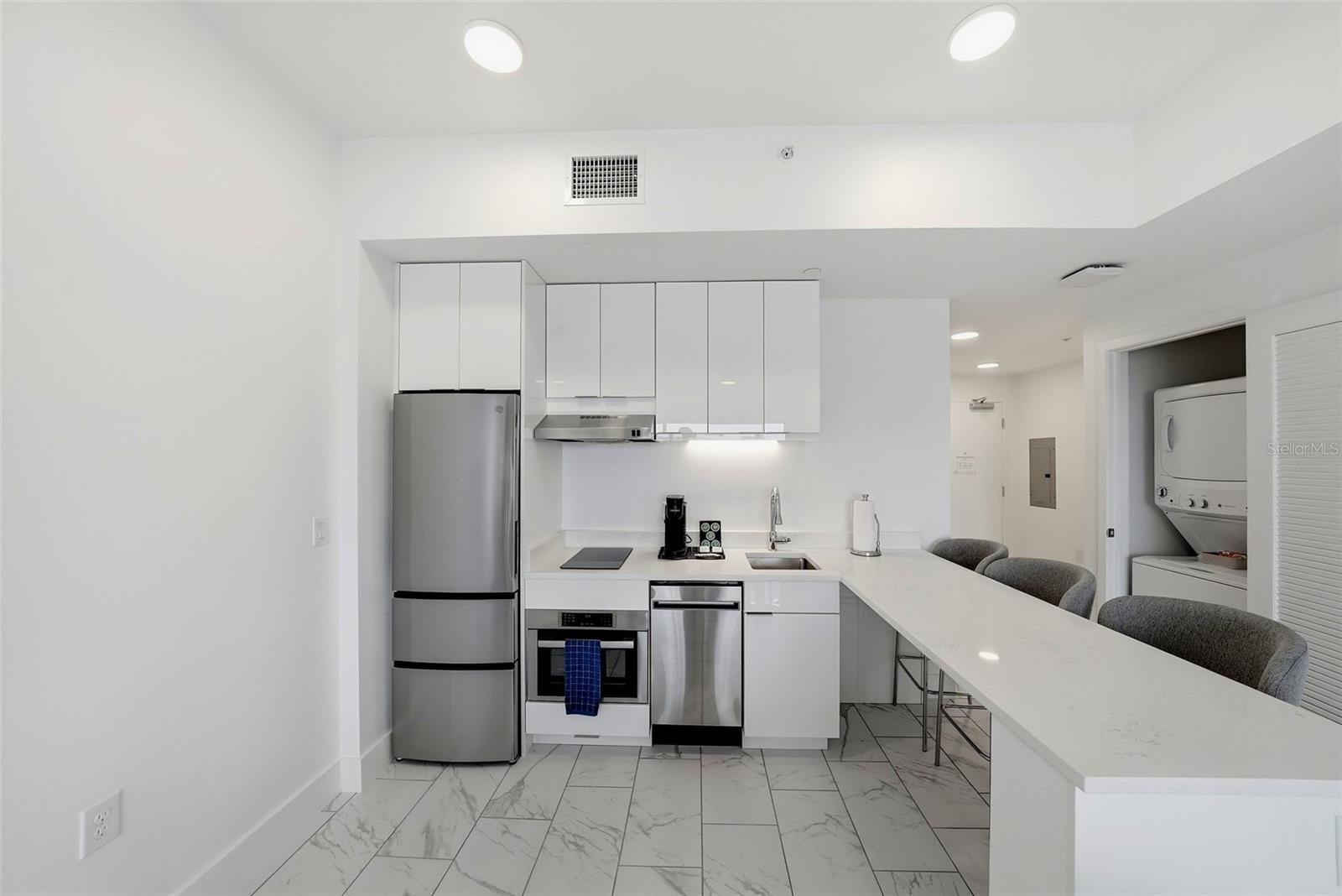 411 E Shore Dr #313