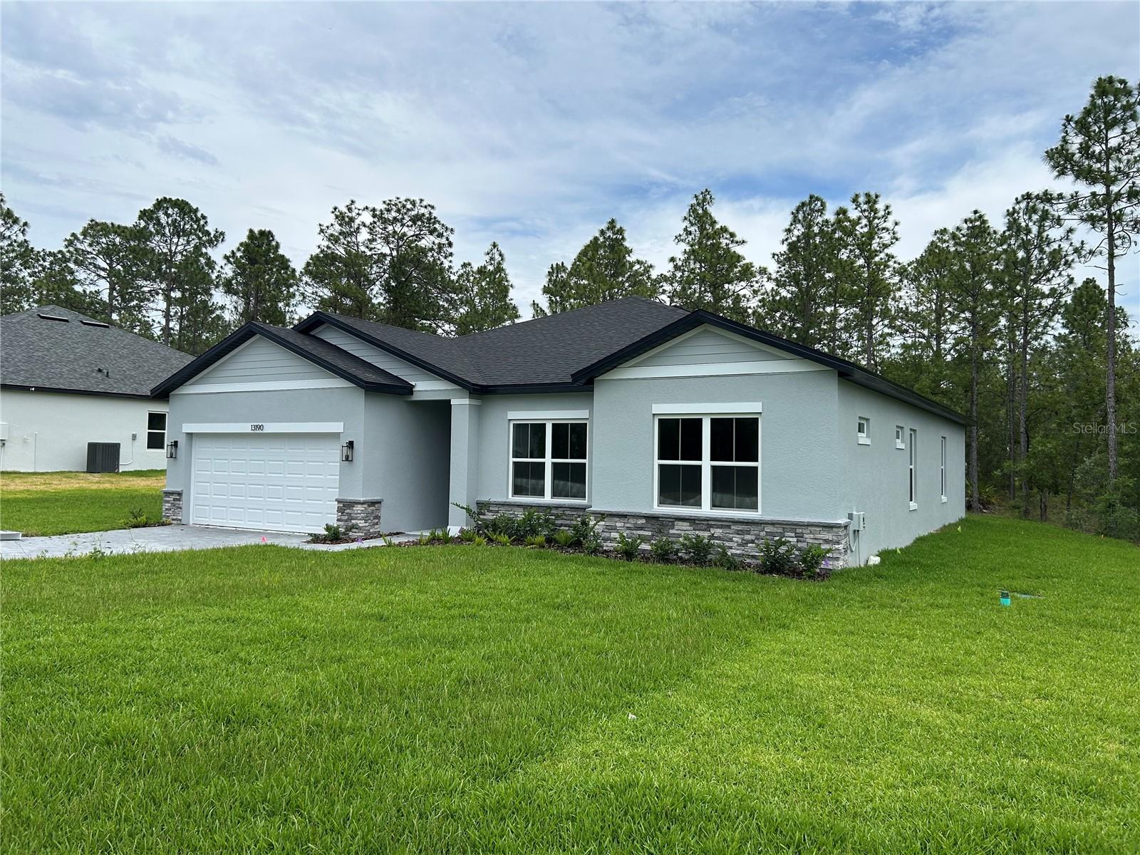 13190 English Fir CT