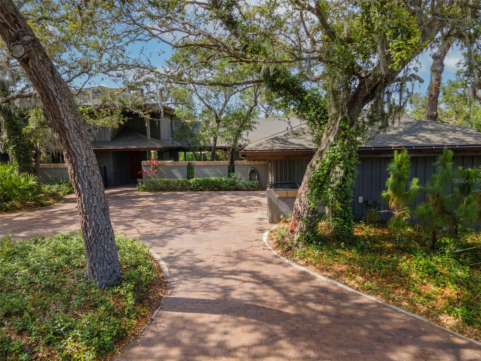 1296 Weybridge Ln