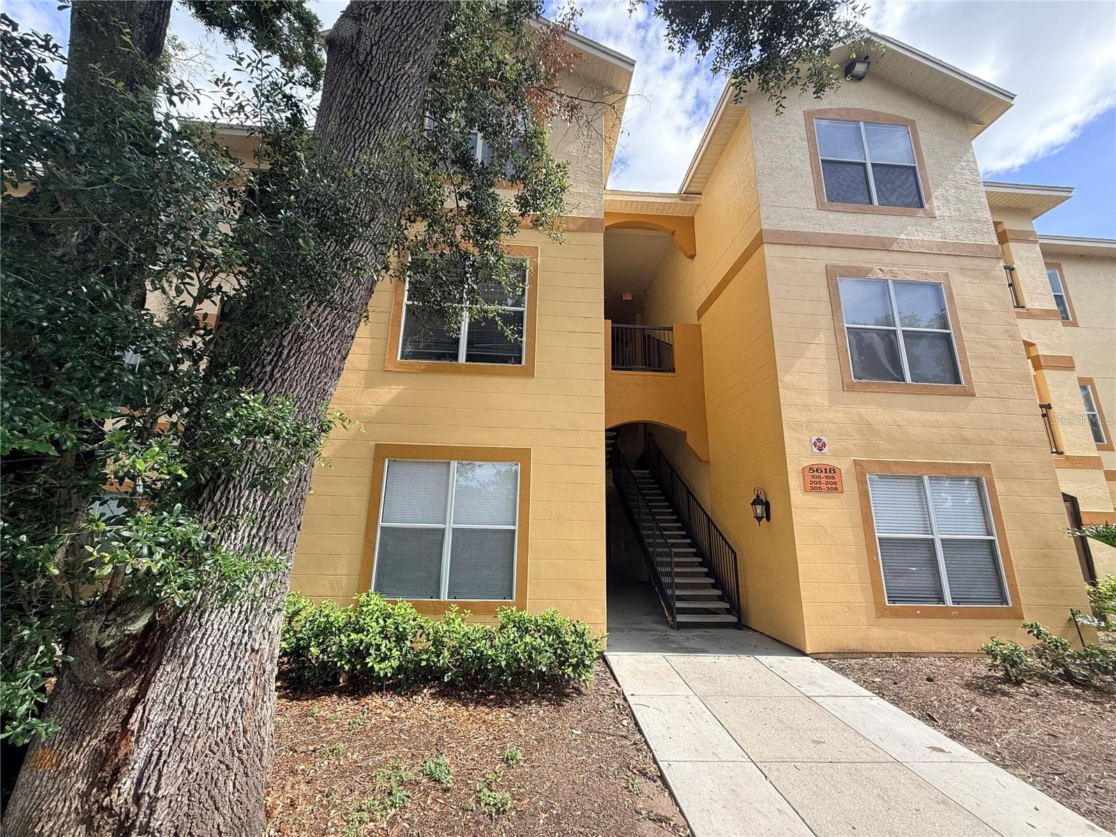5618 Pinnacle Heights Cir #305