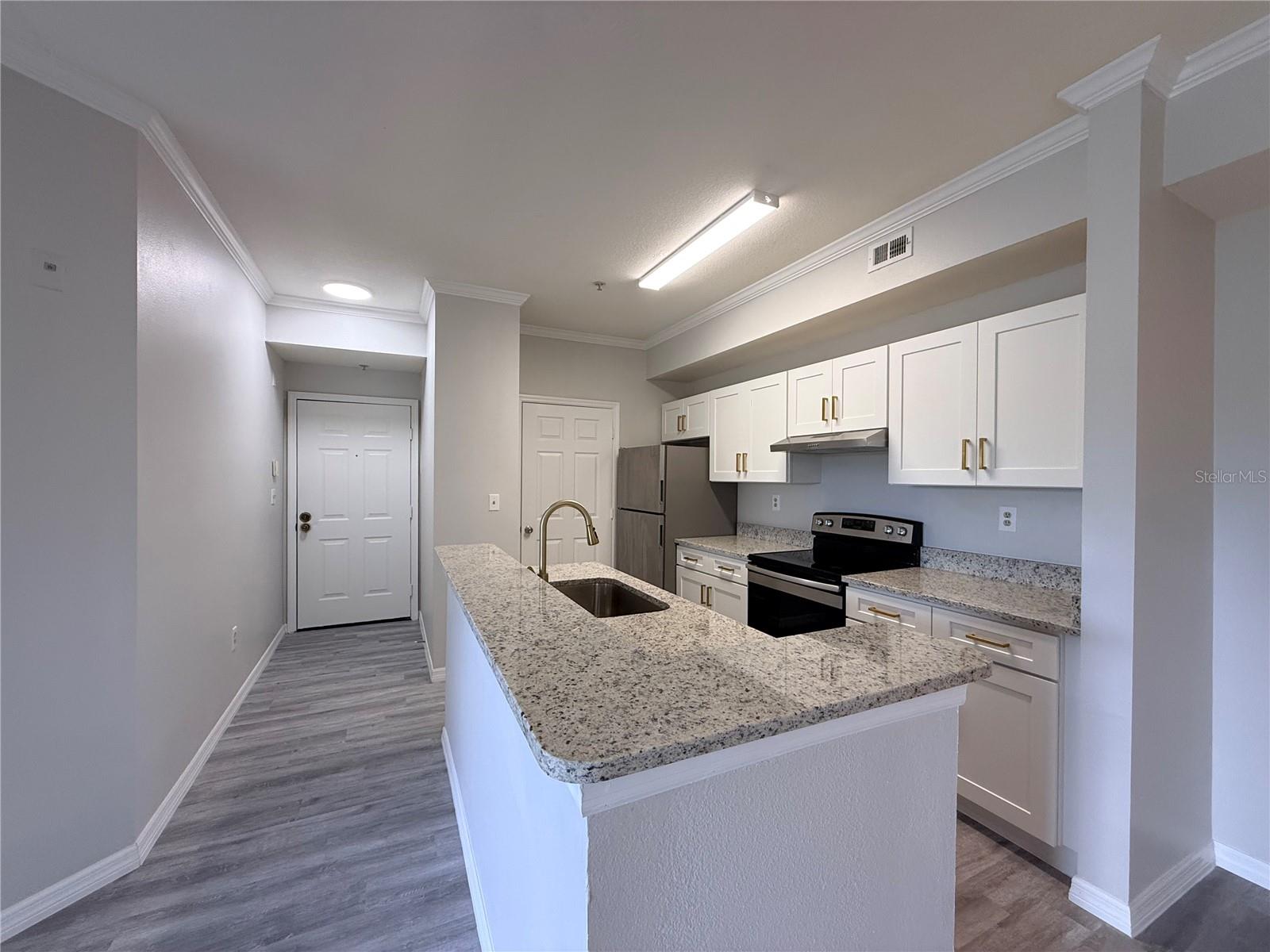 5618 Pinnacle Heights Cir #305