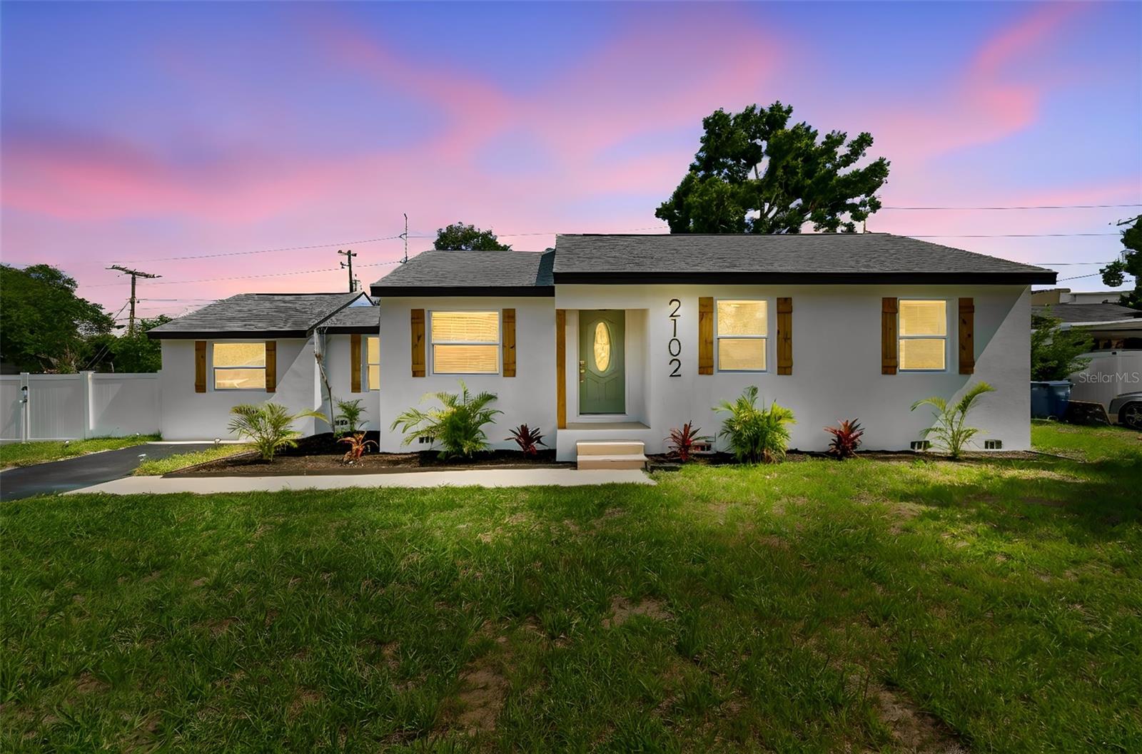 2102 W Ferris Ave