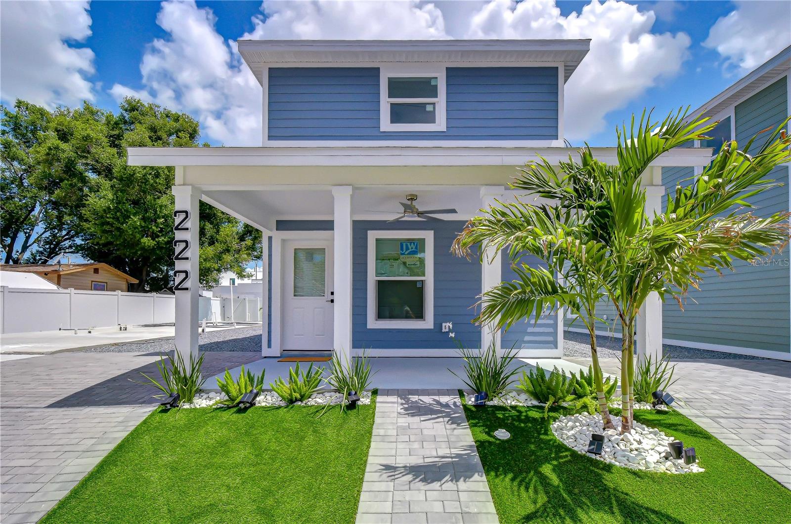 222 8th Avenue Dr W