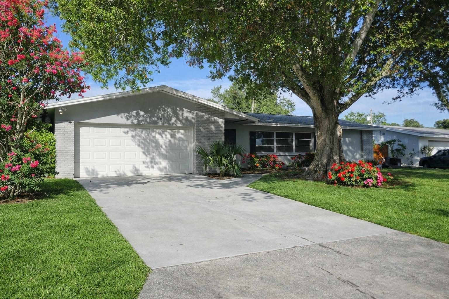 1329 Fairfield Dr