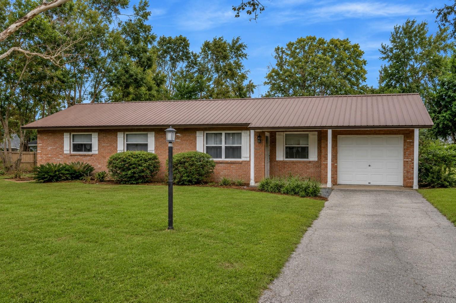 12212 Floral Ln