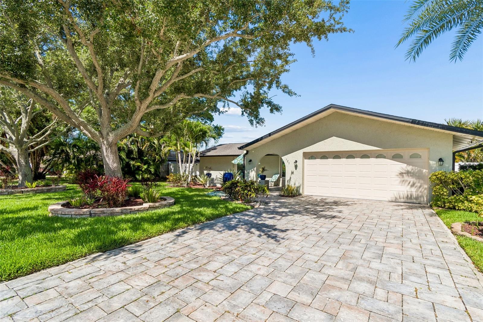 725 Del Oro Dr