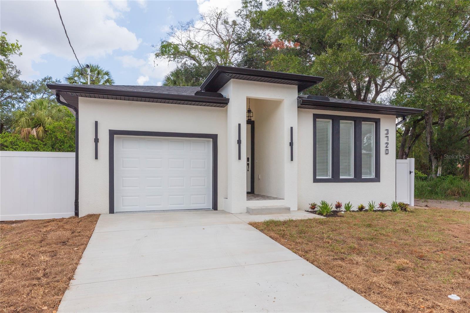 3720 N 32nd